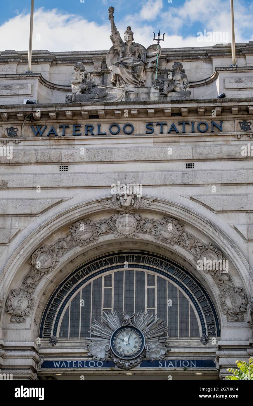 Il Victory Arch del 1922, l'ingresso principale alla stazione di Waterloo, commemora 585 dipendenti di Londra e della ferrovia sud-occidentale che sono morti durante la prima guerra mondiale Foto Stock