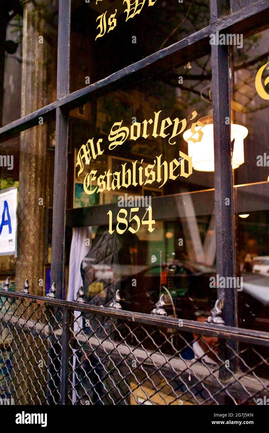 La Old Ale House di McSorley è stata fondata nel 1854 a New York, New York, Stati Uniti Foto Stock