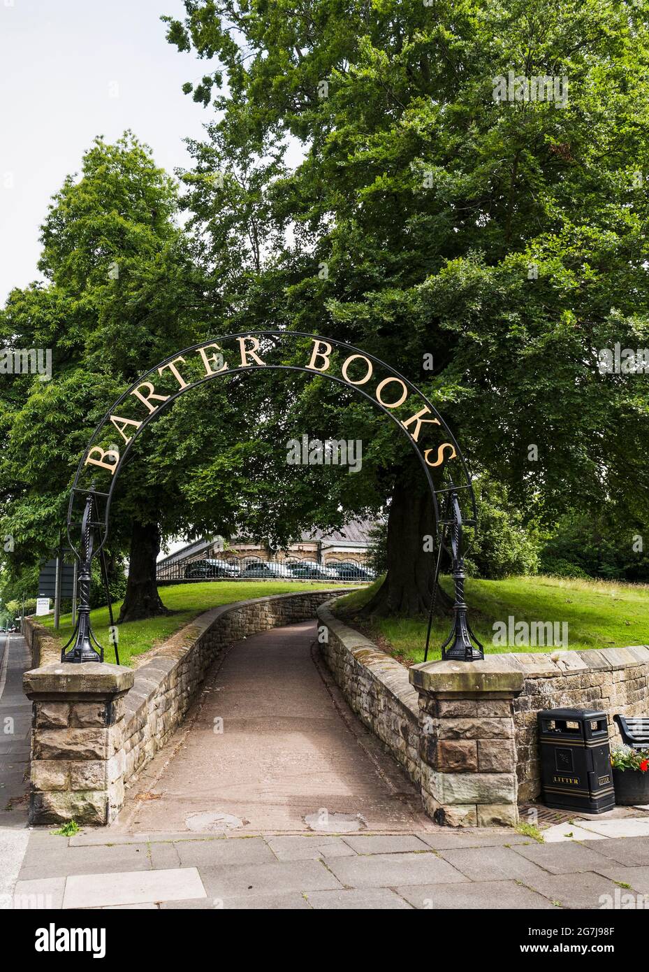 Ingresso a Barter Books, una delle più grandi sottrazioni di libri a mano di secon in Europa, ospitata nell'ex stazione ferroviaria vittoriana di Alnwick, Northumberland, Foto Stock