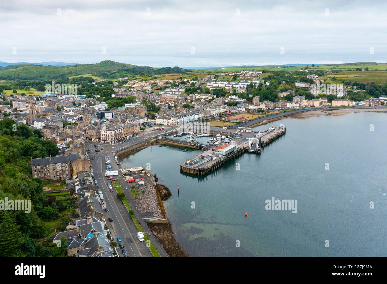 Vista aerea dal drone di Rothesay sull'isola di Bute, Argyll e Bute, Scozia, Regno Unito Foto Stock