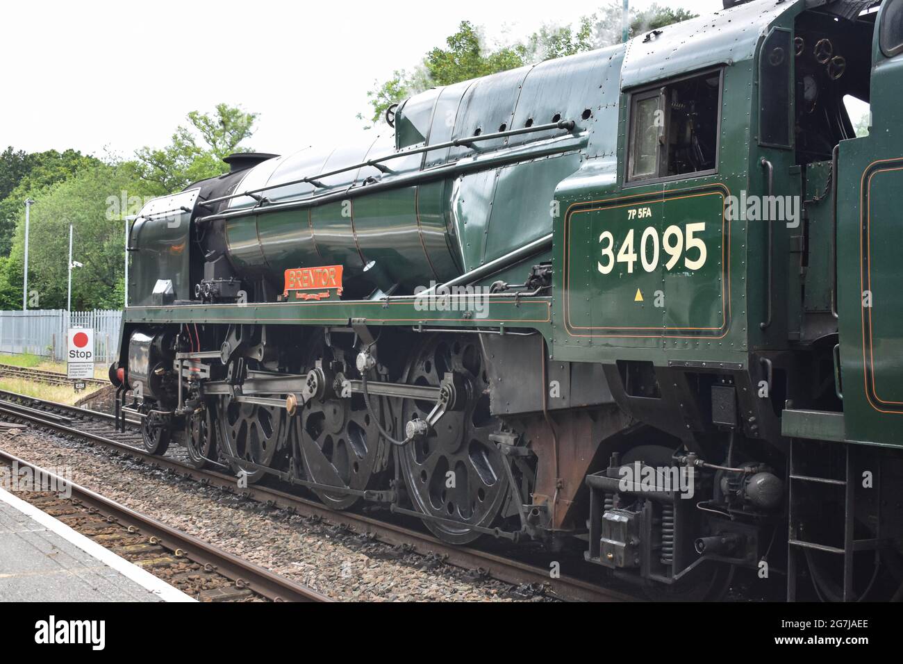 Battaglia di Gran Bretagna No.34095 Brentor alla ferrovia della valle di Spa, Royal Tunbridge Wells, Kent Foto Stock