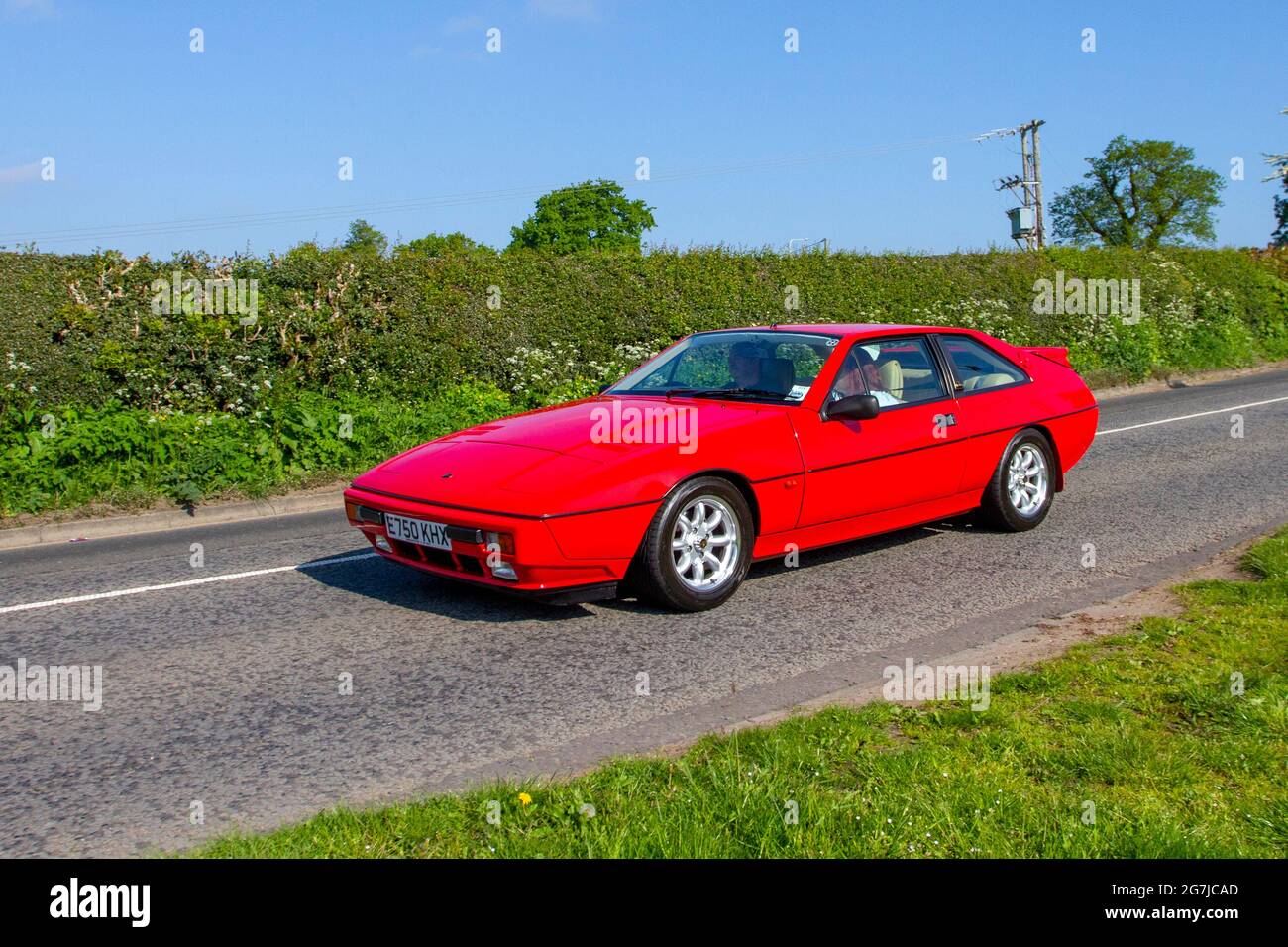 M50 rosso anni '80 Lotus Excel 5 velocità manuale, 2174 cc, coupé 3 porte Fastback 2+2 super-sport in rotta per la mostra di auto classiche di maggio di Capesthorne Hall, Cheshire, Regno Unito 1987 80 Foto Stock