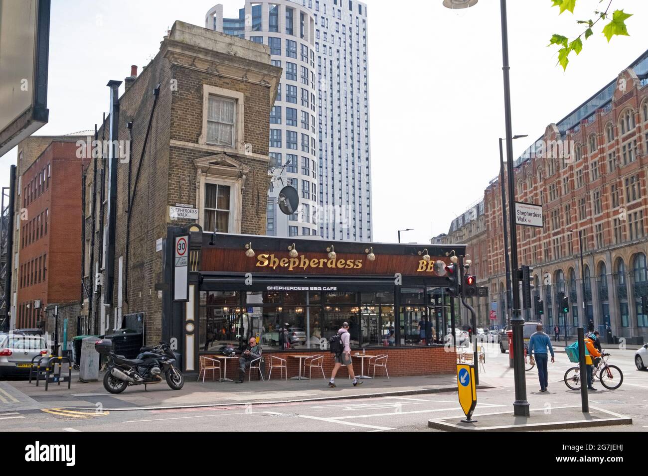 Shepherdess Cafe all'angolo di Shepherdess Walk & City Road chiuso nel luglio 2021 a causa della pandemia di Covid e aumenti di affitto Hoxton London UK KATHY DEWITT Foto Stock