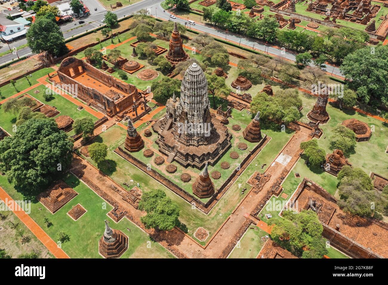 Vista aerea del tempio di Ayutthaya, Wat Ratchaburana, vuoto durante la covid, a Phra Nakhon si Ayutthaya, città storica in Thailandia Foto Stock