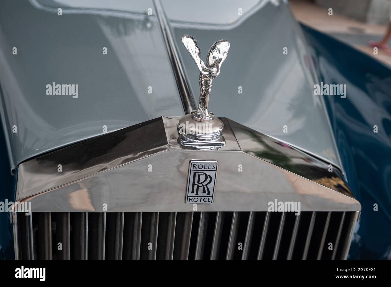 21.07.2018, Singapore, Repubblica di Singapore, Asia - Bonnet ornamento scultura Spirito di estasi di una limousine dal marchio di lusso Rolls-Royce. Foto Stock