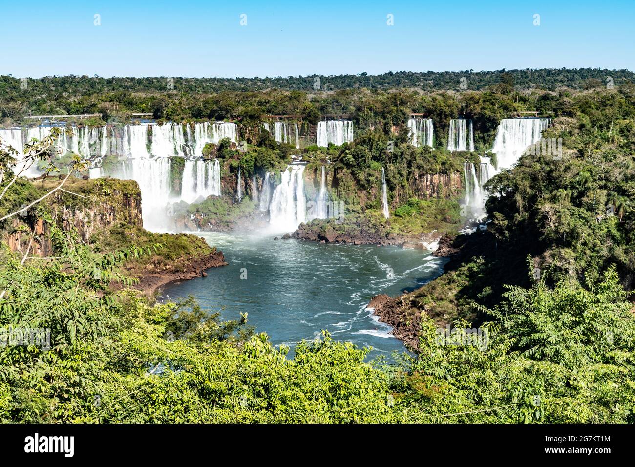 Vista panoramica delle cascate di Iguazu vista dal lato brasiliano Foto Stock