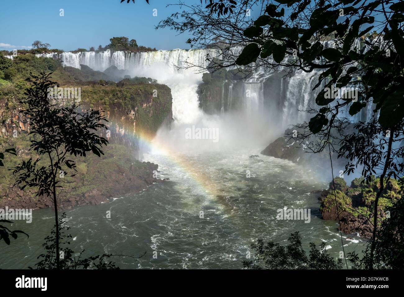 Vista panoramica delle cascate di Iguazu visto dal lato argentino Foto Stock