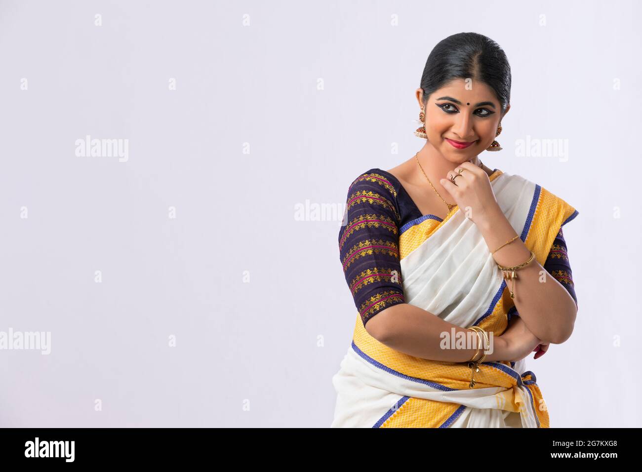 Ballerina Mohiniattam che ricorda un piacevole incidente attraverso Mushti mudra Foto Stock