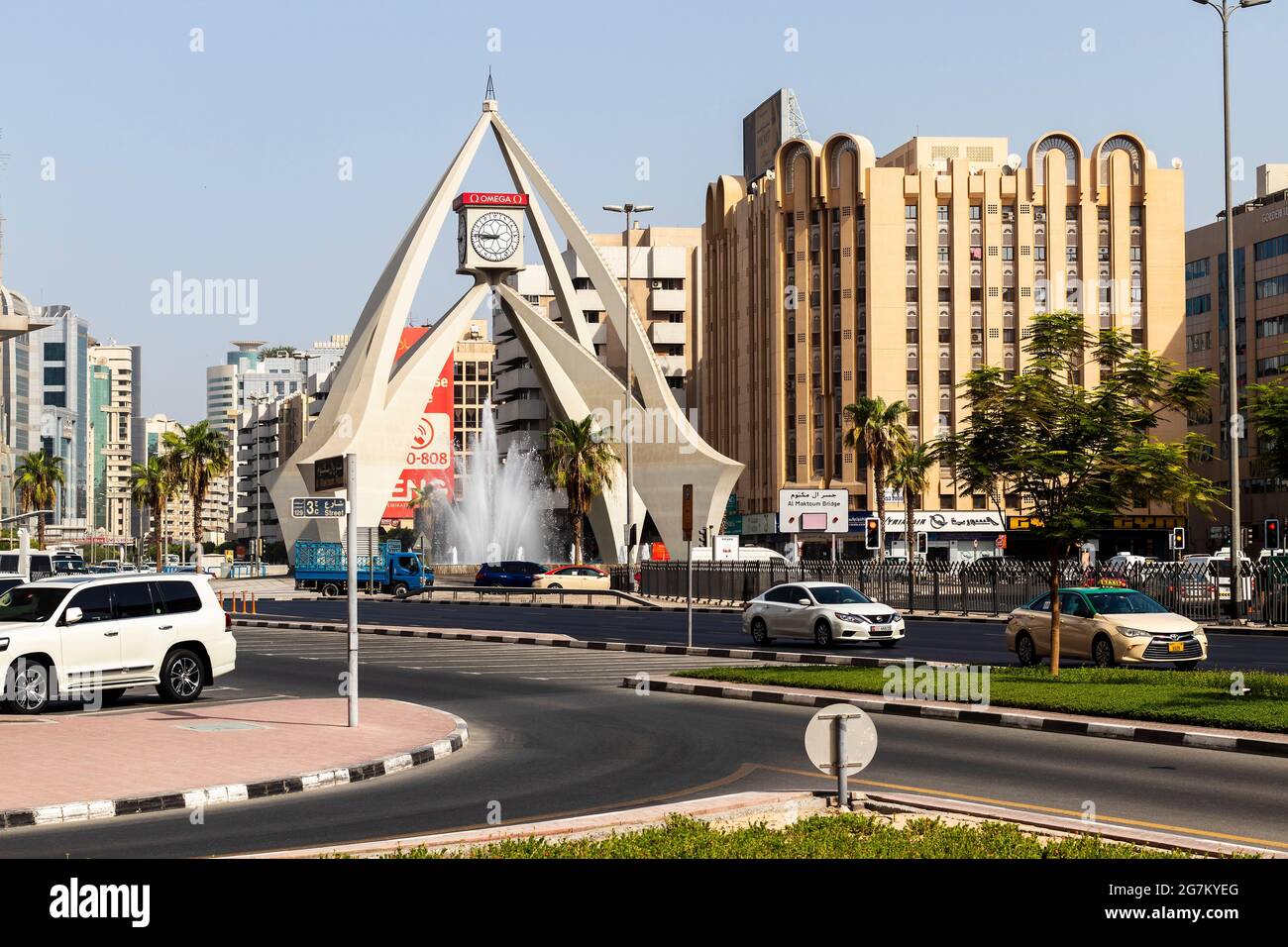 Dubai, Emirati Arabi Uniti - 07.14.2021 uno dei monumenti più antichi, la rotonda della torre dell'orologio. Foto Stock