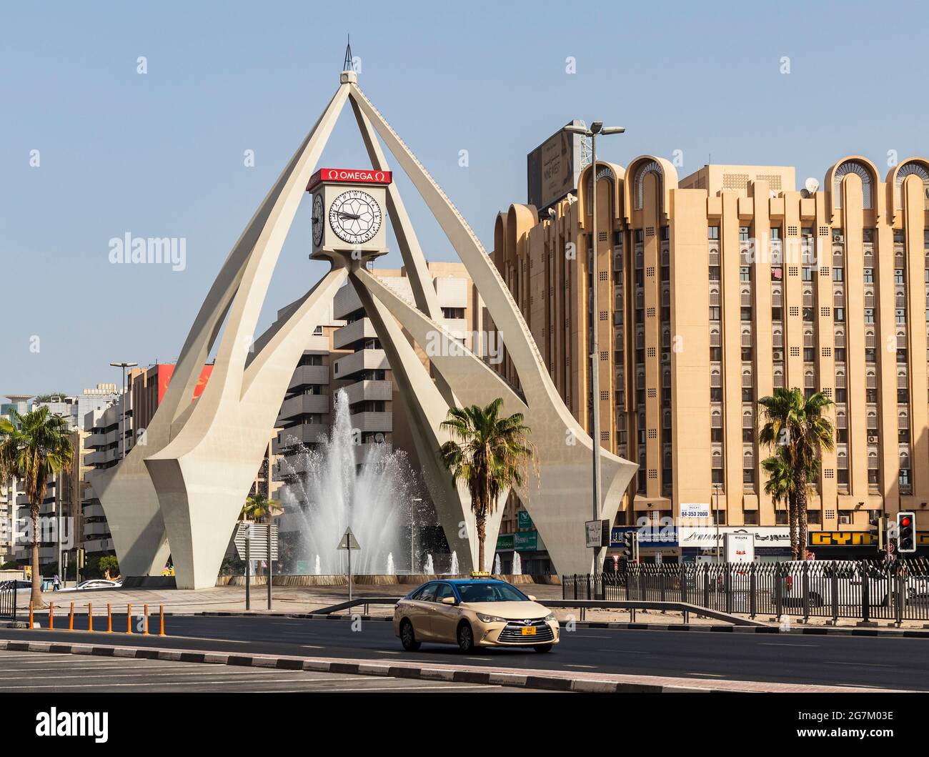 Dubai, Emirati Arabi Uniti - 07.14.2021 uno dei monumenti più antichi, la rotonda della torre dell'orologio. Foto Stock