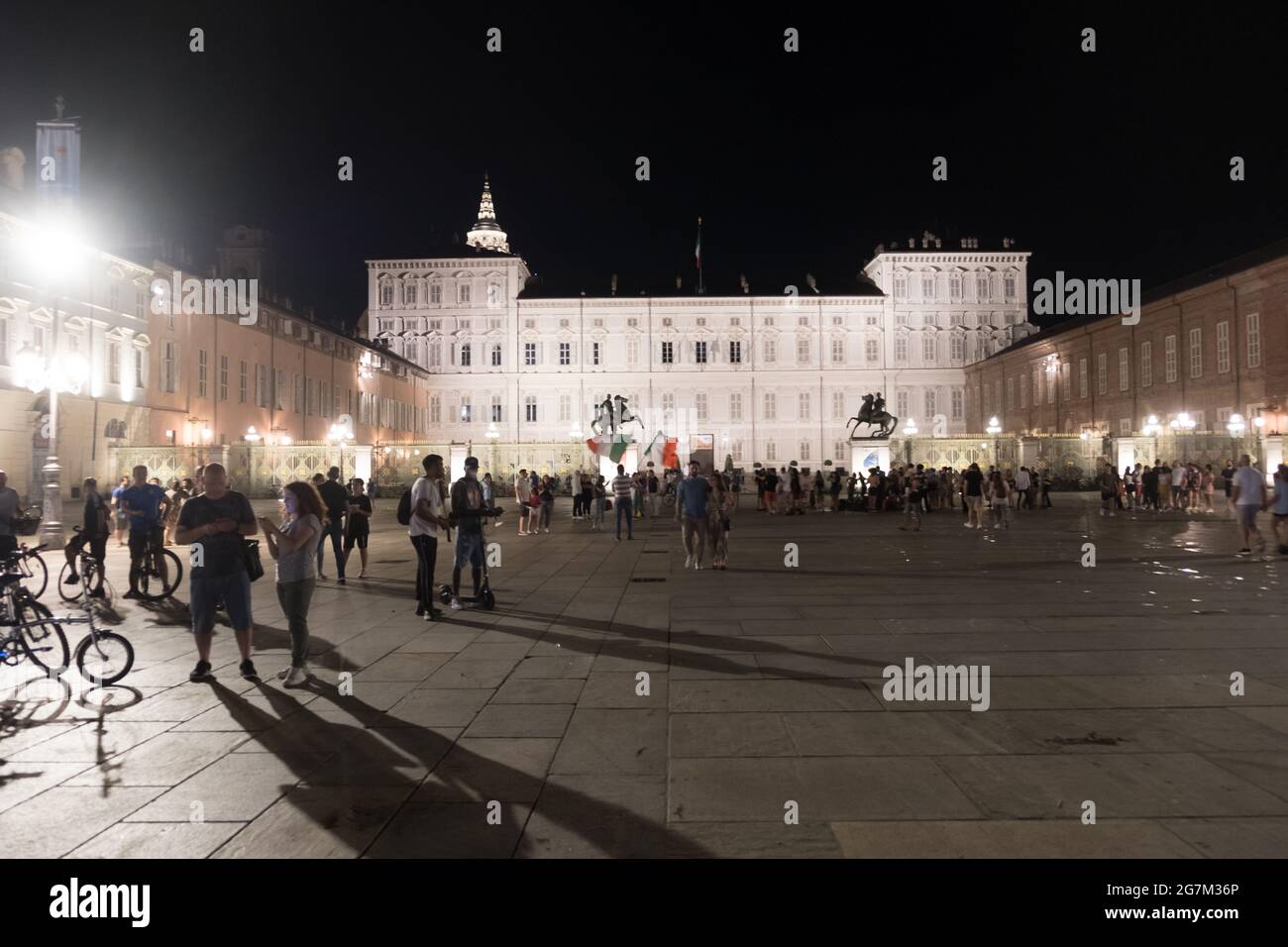 La celebrazione del tifoso italiano per la vittoria del Campionato europeo di calcio nel 2021. Foto Stock