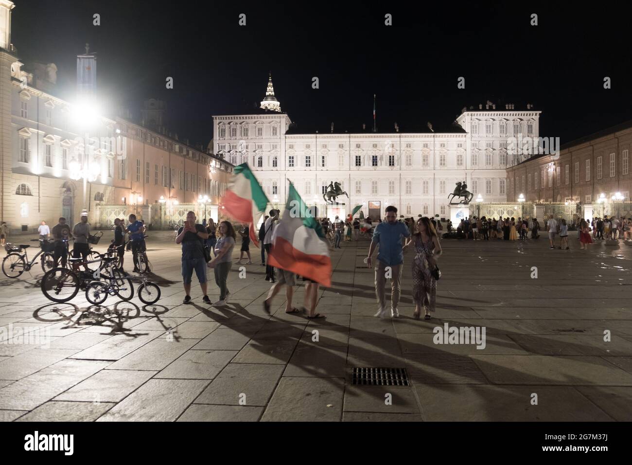 La celebrazione del tifoso italiano per la vittoria del Campionato europeo di calcio nel 2021. Foto Stock