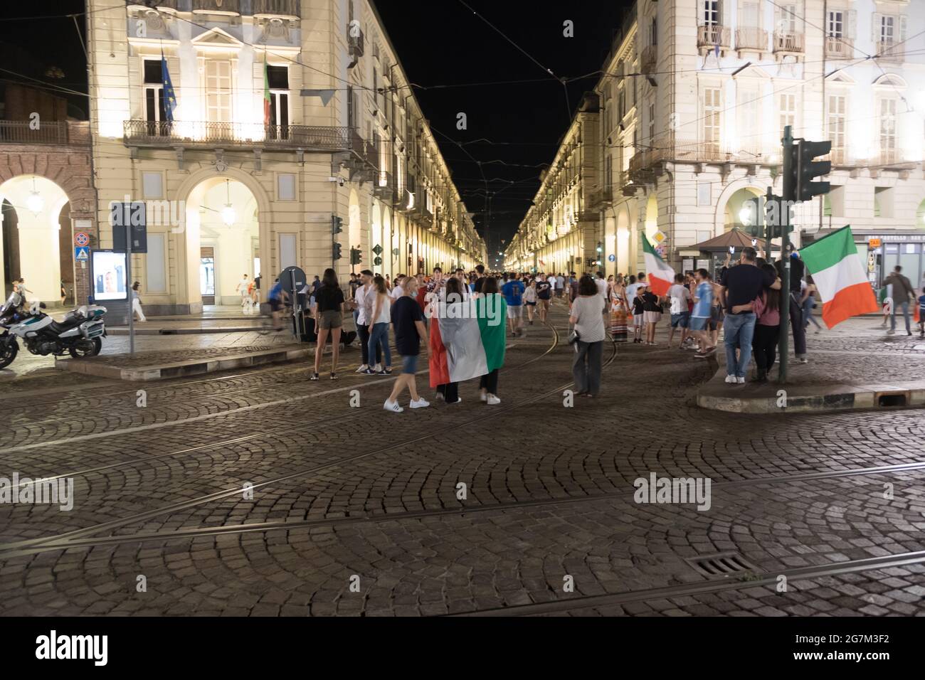 La celebrazione del tifoso italiano per la vittoria del Campionato europeo di calcio nel 2021. Foto Stock