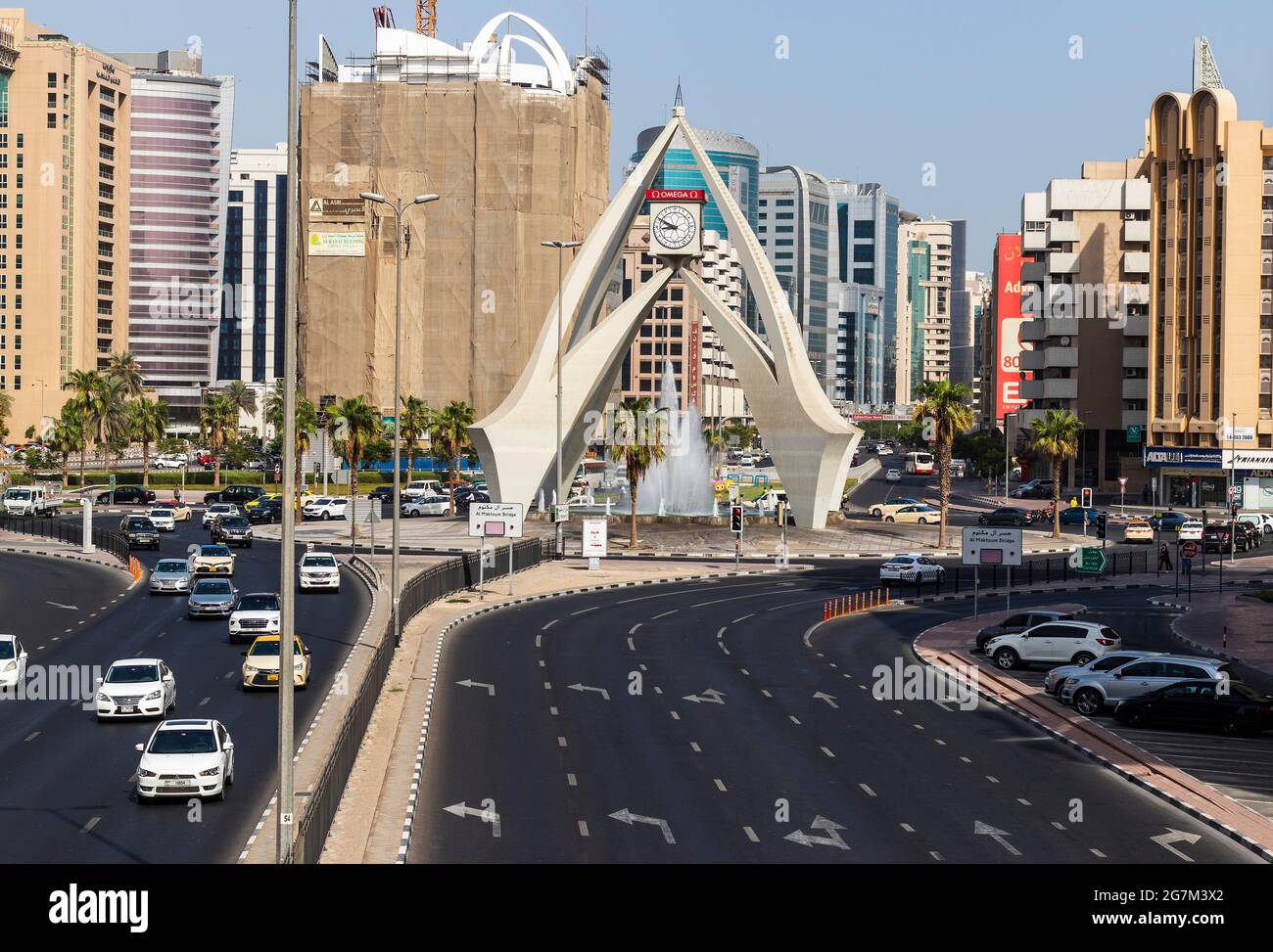 Dubai, Emirati Arabi Uniti - 07.14.2021 uno dei monumenti più antichi, la rotonda della torre dell'orologio. Foto Stock