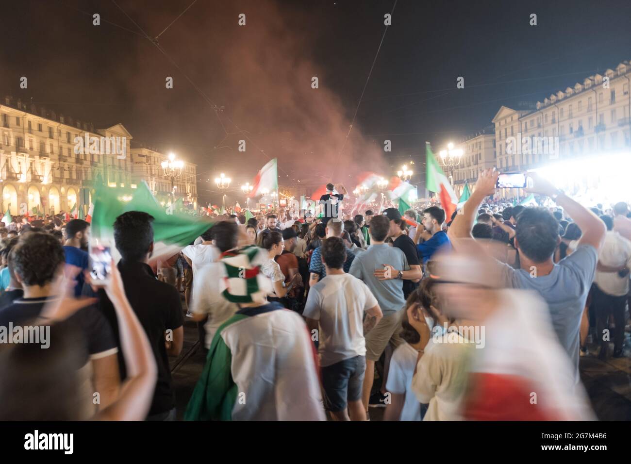 La celebrazione del tifoso italiano per la vittoria del Campionato europeo di calcio nel 2021. Foto Stock