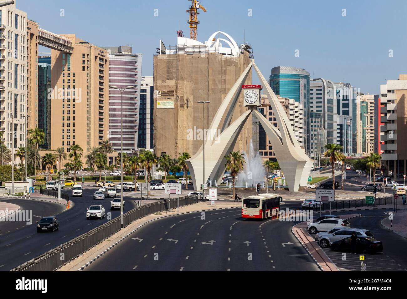 Dubai, Emirati Arabi Uniti - 07.14.2021 uno dei monumenti più antichi, la rotonda della torre dell'orologio. Foto Stock