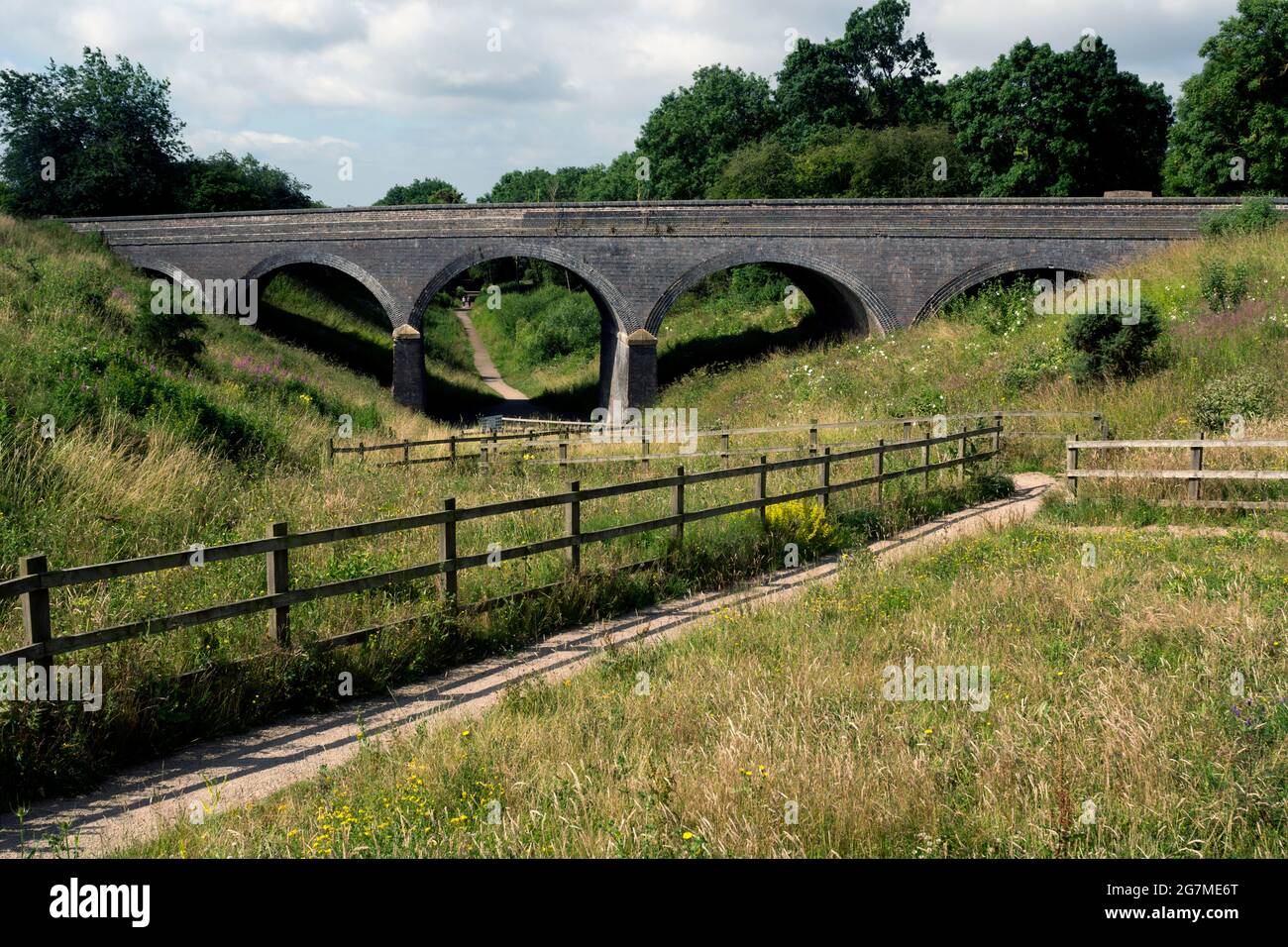 I cinque archi sul Great Central Walk vicino a Newton, Warwickshire, Inghilterra, Regno Unito Foto Stock