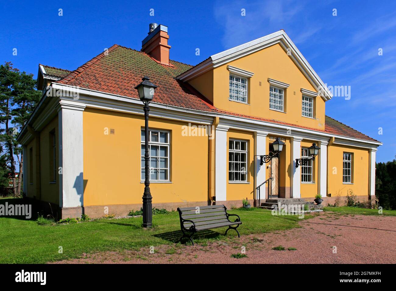 Bella costruzione del Museo Perniö in una giornata di sole d'estate. Il Museo Perniö fa parte del Museo storico Salo SAMU. Salo, Finlandia. 15 agosto 2020. Foto Stock