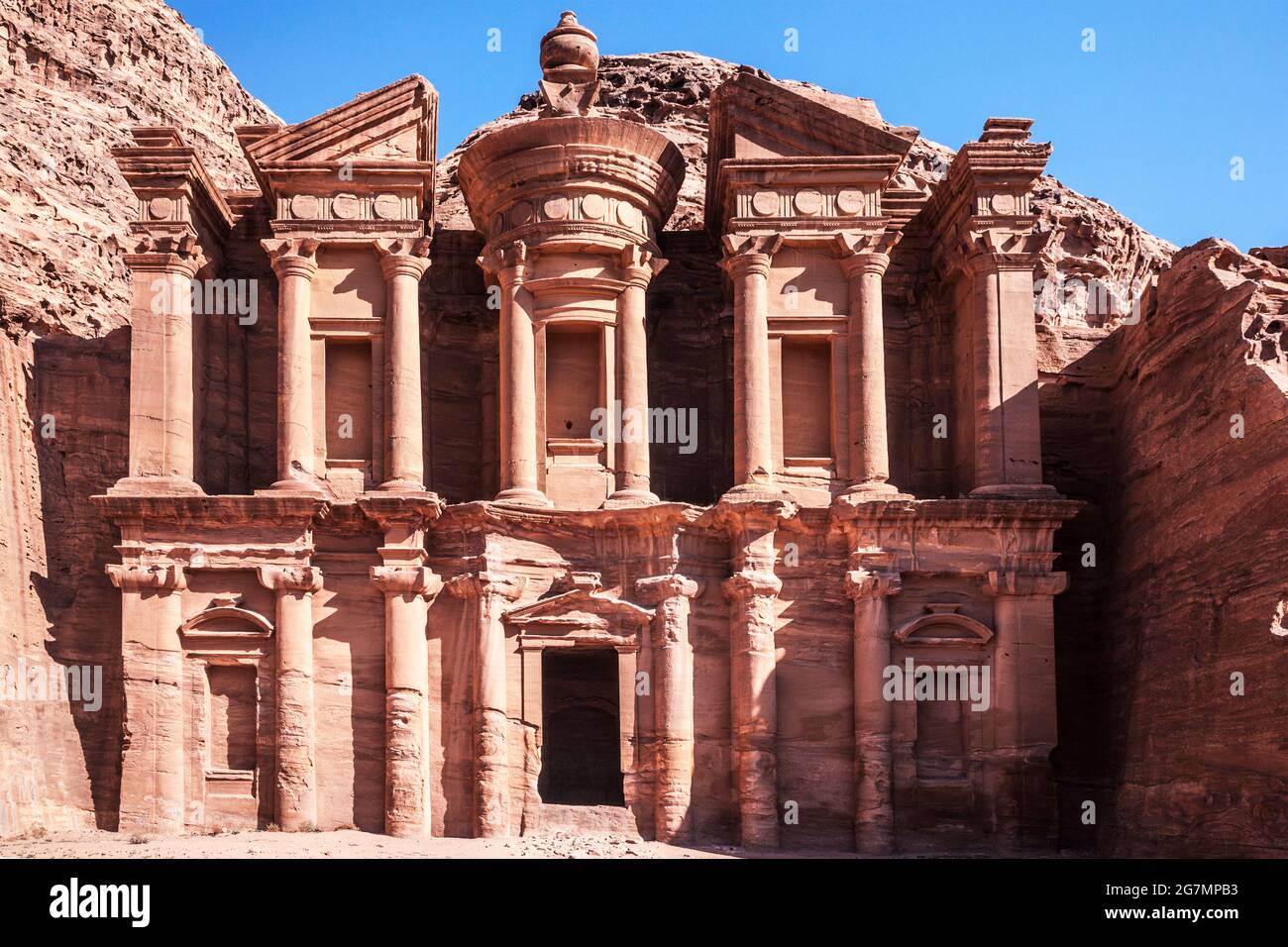 Il Monastero o ad-Deir a Petra, Giordania. Foto Stock