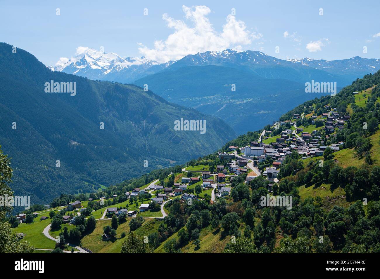 Villaggio Mund (Svizzera) nelle Alpi svizzere Foto Stock