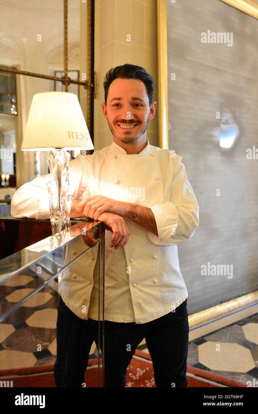 FRANCIA. PARIGI 75001. HOTEL LE MEURICE (5*). CEDRIC GORET È IL PASTICCIERE DEL MEURICE DAL 2011. Foto Stock