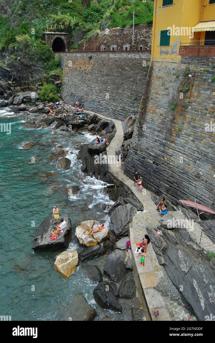 Cinque Terre Italia: Monterosso, Vernazza, Corniglia, Manarola e Riomaggiore. Le cinque Terre, cinque città, sono una serie di cinque villaggi di pescatori. Foto Stock