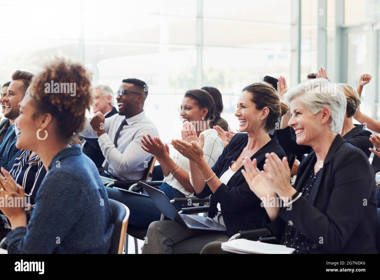 Tutti amano le buone notizie Foto Stock
