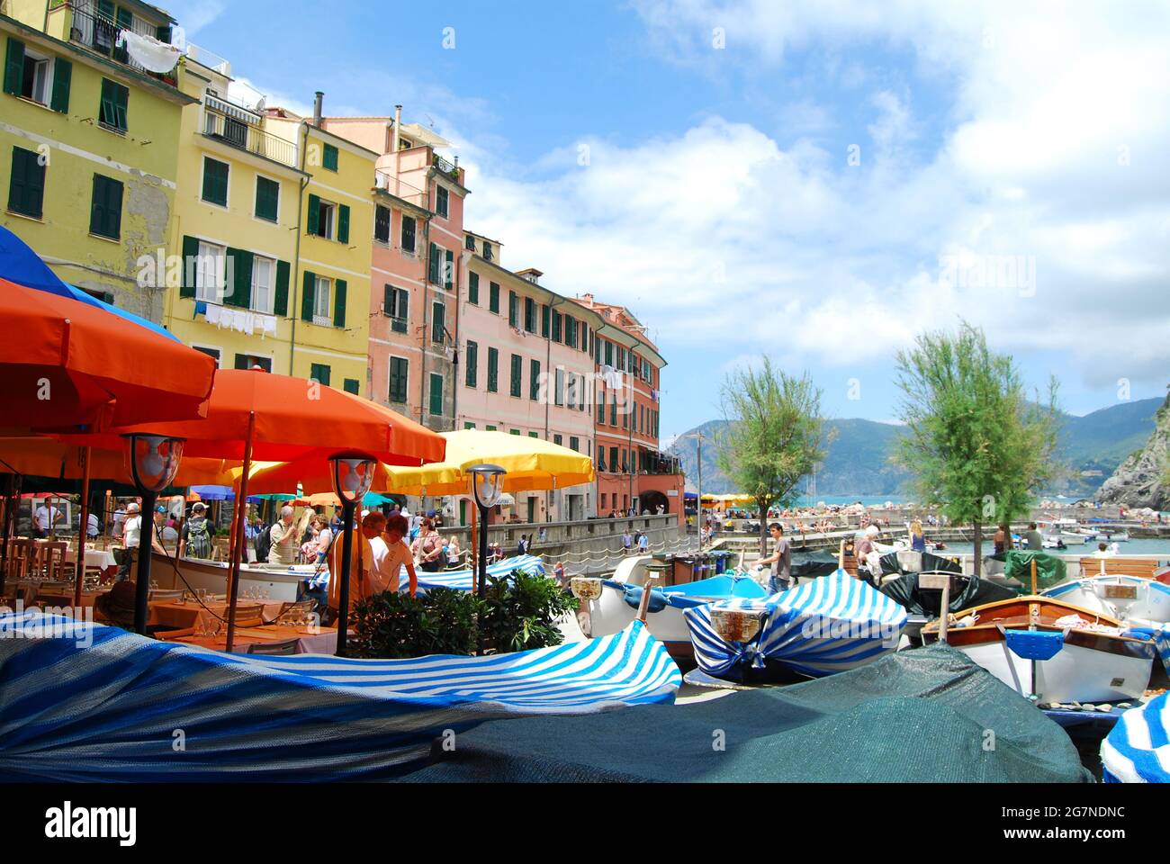 Cinque Terre Italia: Monterosso, Vernazza, Corniglia, Manarola e Riomaggiore. Le cinque Terre, cinque città, sono una serie di cinque villaggi di pescatori. Foto Stock