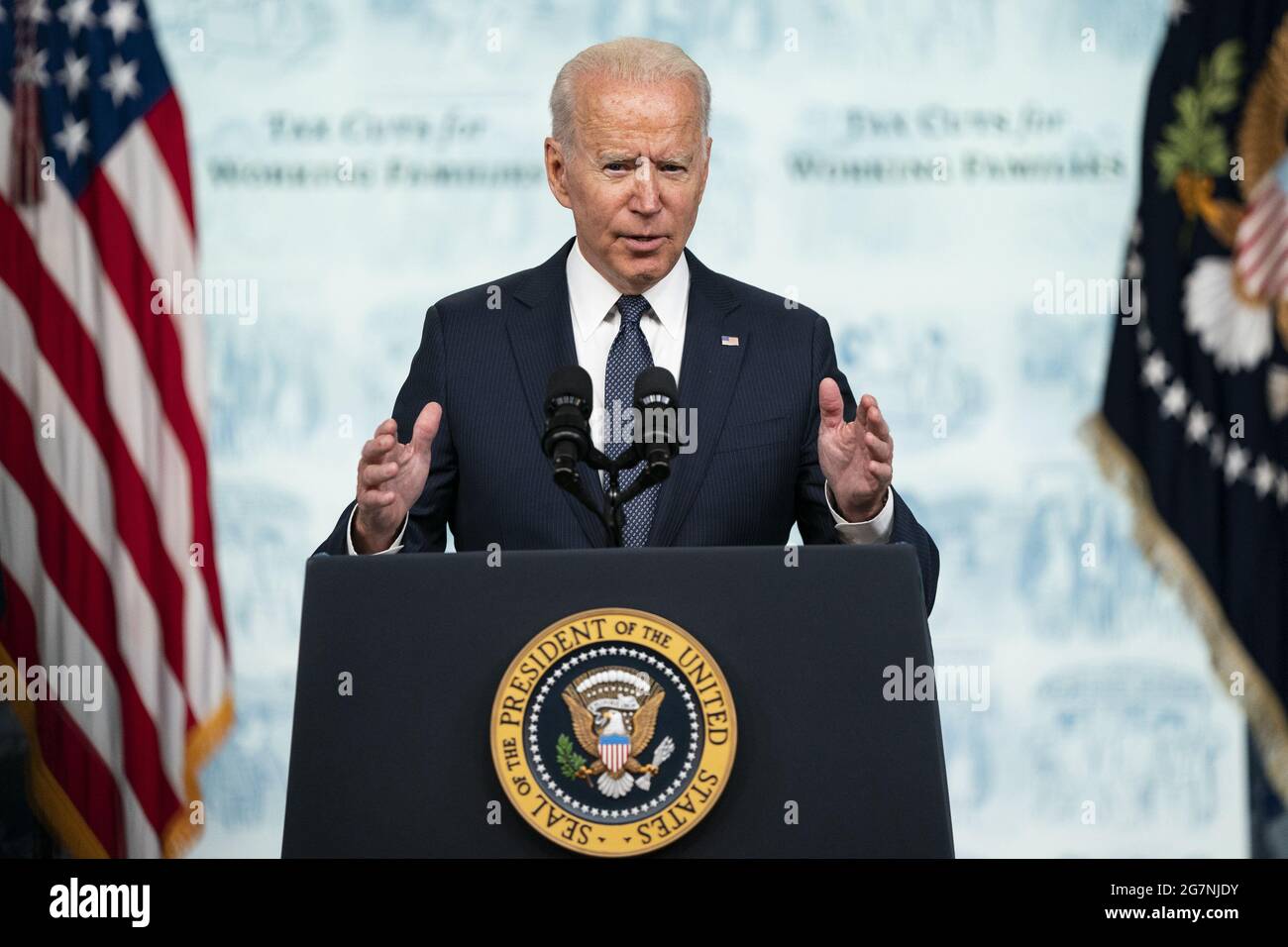 Washington, Stati Uniti. 15 luglio 2021. Il presidente Joe Biden parla durante un evento che segna il giorno in cui le famiglie otterranno i loro primi pagamenti mensili di sollievo del credito d'imposta sul bambino attraverso l'American Rescue Plan, alla Casa Bianca a Washington DC giovedì 15 luglio 2021. Foto di Alex Edelman/UPI Credit: UPI/Alamy Live News Foto Stock