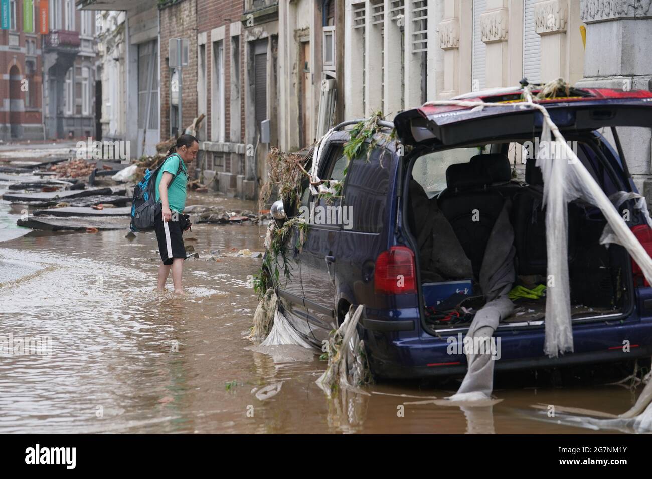 L'illustrazione mostra le strade allagate di Verviers dopo le forti precipitazioni, giovedì 15 luglio 2021. Il piano provinciale per la catastrofe è stato dichiarato in menzogna Foto Stock