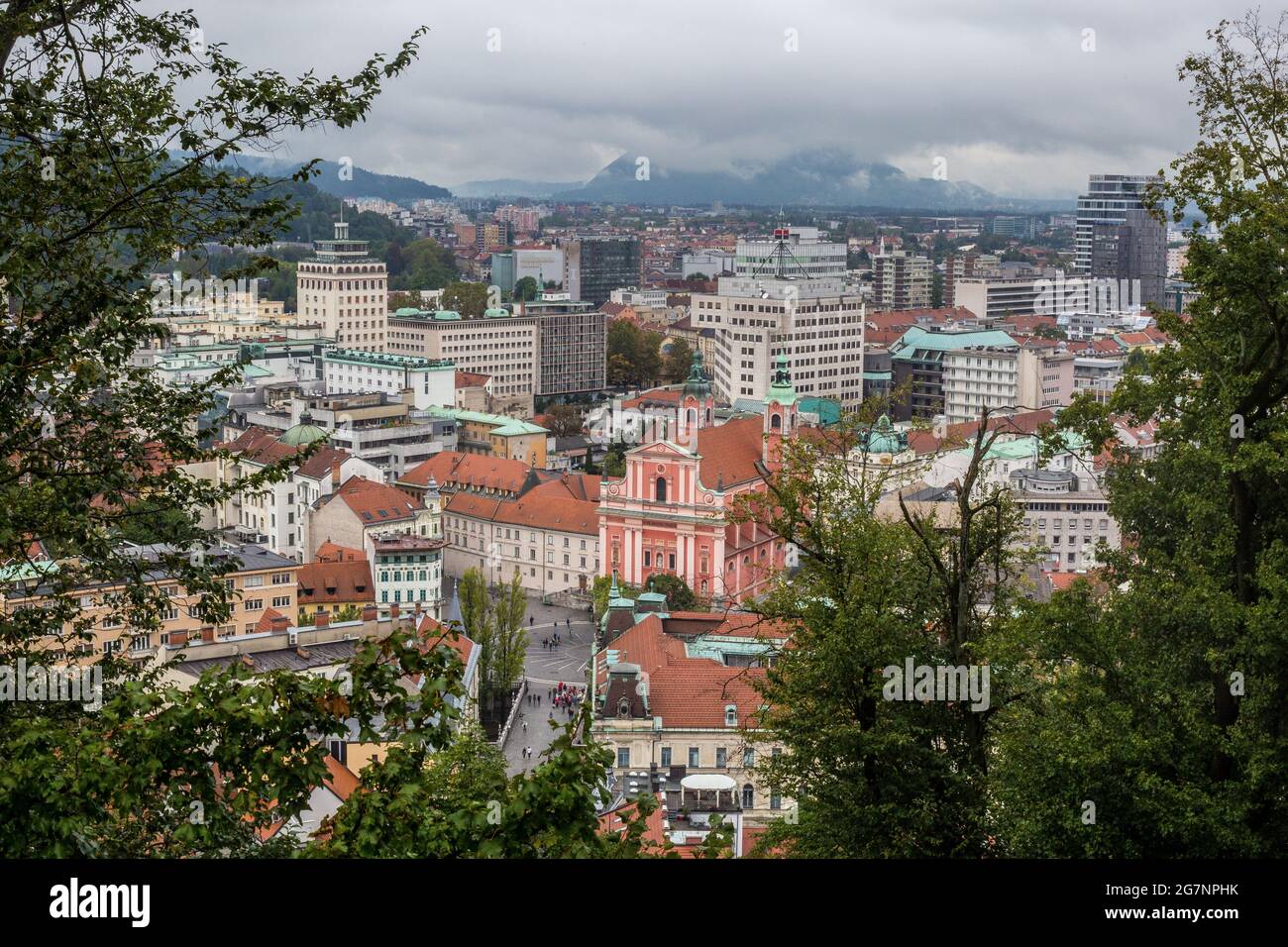 Lubiana, Slovenia - 11 settembre 2017: Vista di Lubiana in un giorno di pioggia Foto Stock