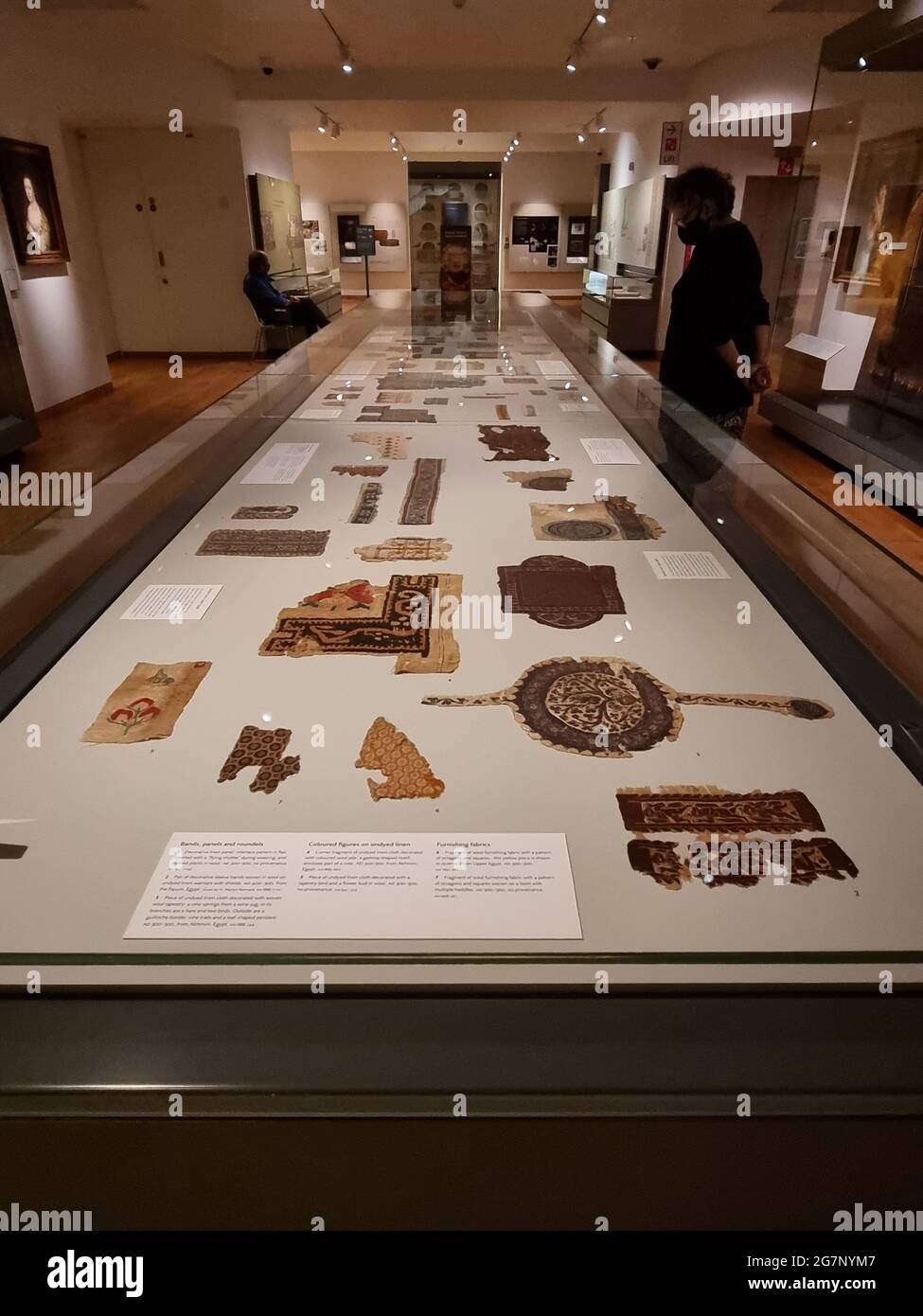 Manufatti esposti presso l'Ashmolean Museum Building di Oxford, Inghilterra. L’Ashmolean è il museo d’arte e di archeologia dell’Università di Oxford, fondato nel 1683. Le sue collezioni famose in tutto il mondo spaziano dalle mummie egiziane all'arte contemporanea, raccontando storie umane attraverso culture e nel tempo. Regno Unito. Foto Stock