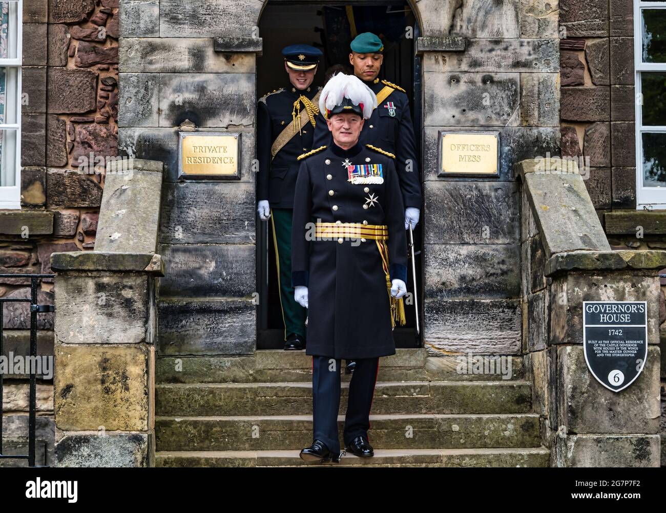 Processione all'installazione del maggiore Generale Alastair Bruce di Cionaich come Governatore del Castello di Edimburgo in una cerimonia militare, Edimburgo, Scozia, Regno Unito Foto Stock