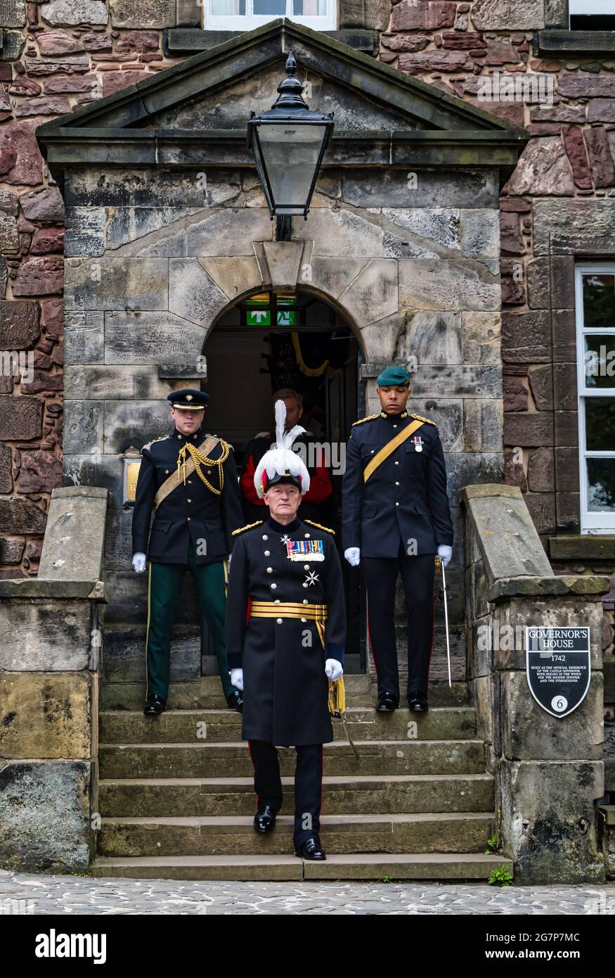 Processione all'insediamento del Maj Gen Alastair Bruce di Cionaich come Governatore del Castello di Edimburgo in una cerimonia militare, Edimburgo, Scozia, Regno Unito Foto Stock