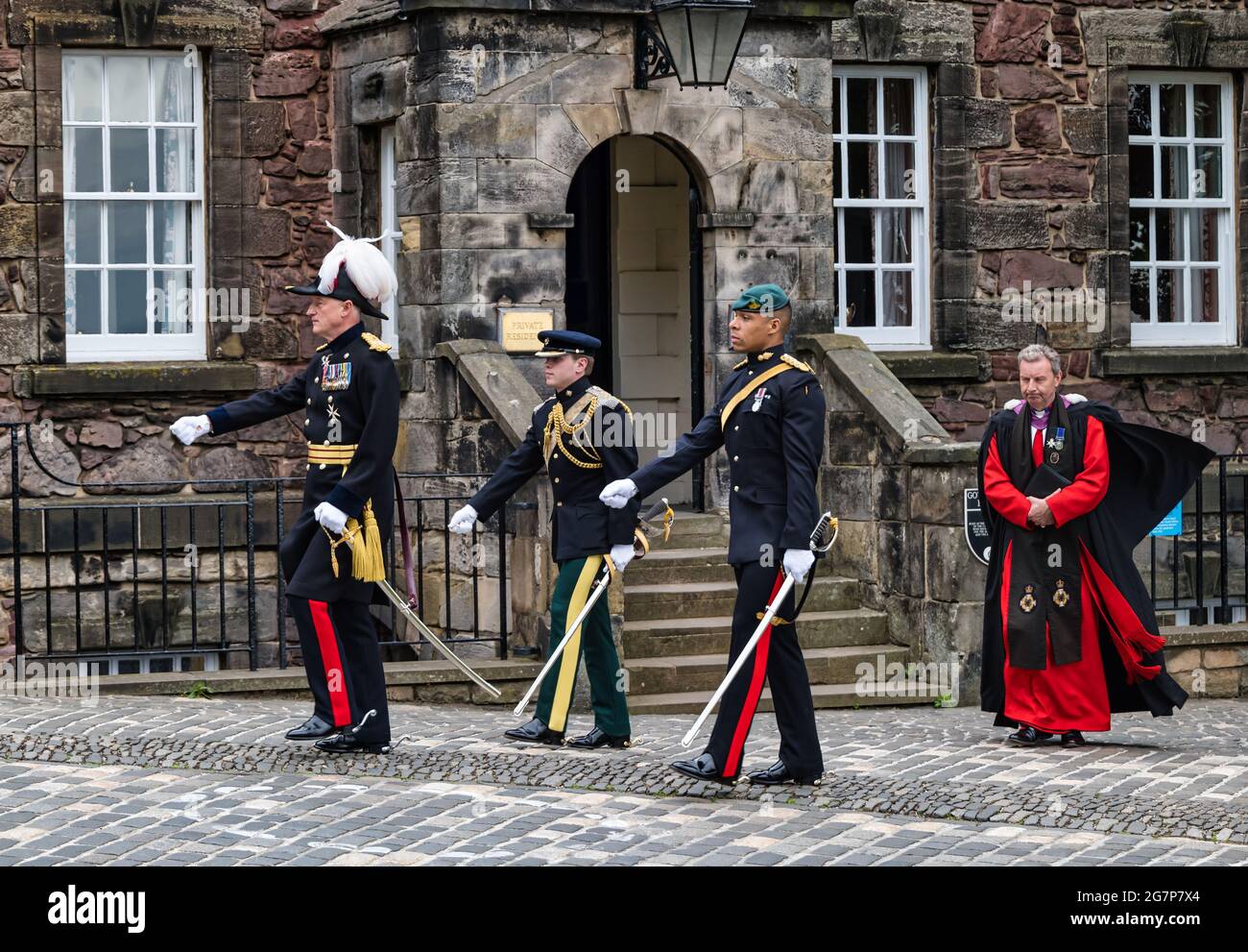 Processione all'installazione del maggiore Generale Alastair Bruce di Cionaich come Governatore del Castello di Edimburgo in una cerimonia militare, Edimburgo, Scozia, Regno Unito Foto Stock