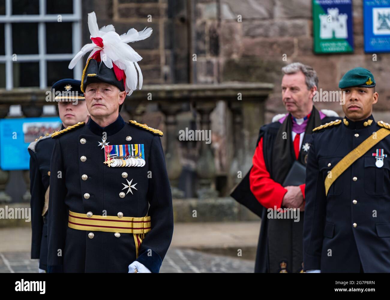 Installazione del maggiore Generale Alastair Bruce di Cionaich come Governatore del Castello di Edimburgo in cerimonia militare, Edimburgo, Scozia, Regno Unito Foto Stock