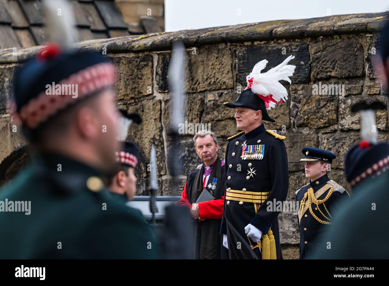 Installazione del maggiore Generale Alastair Bruce di Cionaich come Governatore del Castello di Edimburgo in cerimonia militare, Edimburgo, Scozia, Regno Unito Foto Stock