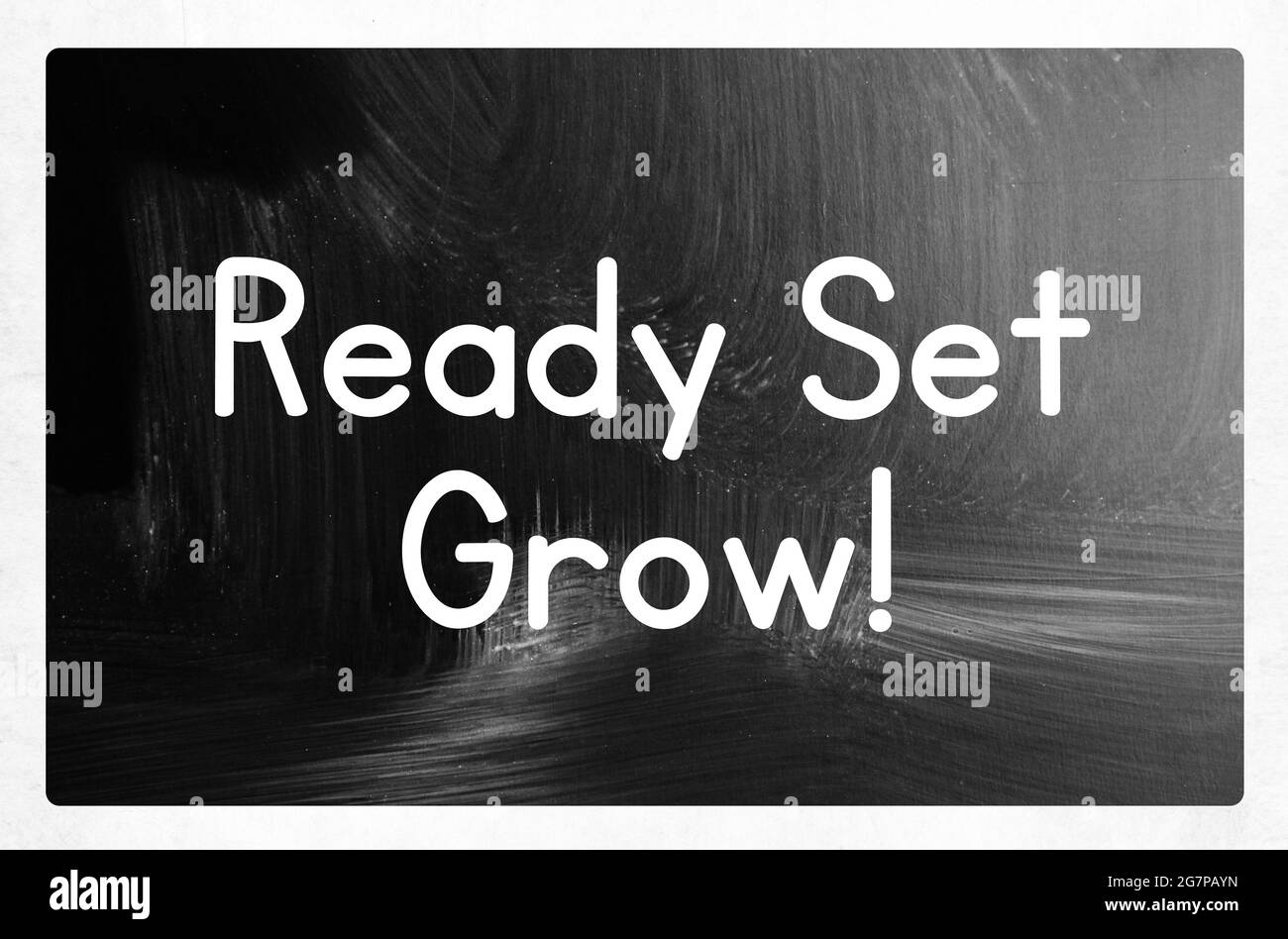 Illustrazione in scala di grigi con la frase 'Pronto Set crescere!' sulla lavagna Foto Stock