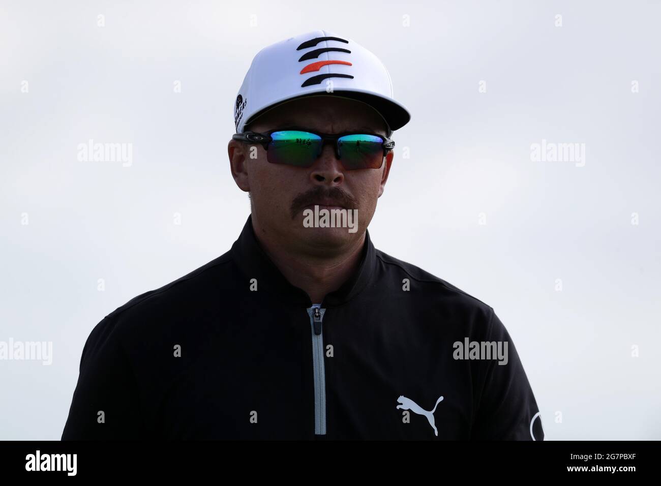 Kent, UK.15 luglio 2021; Royal St Georges Golf Club, Sandwich, Kent, Inghilterra; Open Championship Golf tour, round 1; Ricky Fowler (USA) sull'ottava buca credito: Action Plus Sports Images/Alamy Live News Foto Stock