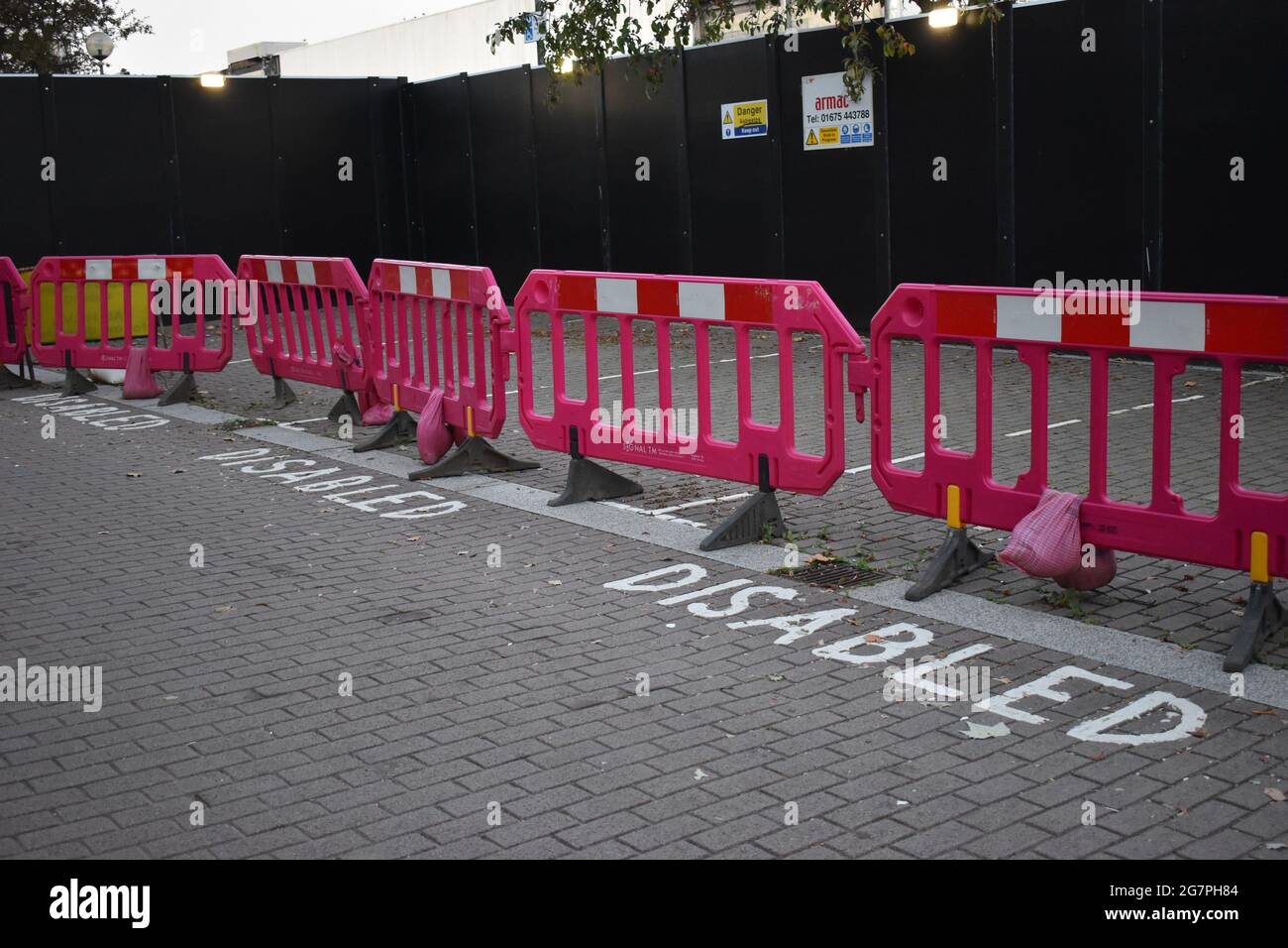 Posti auto riservati ai disabili nel centro di Milton Keynes. Foto Stock