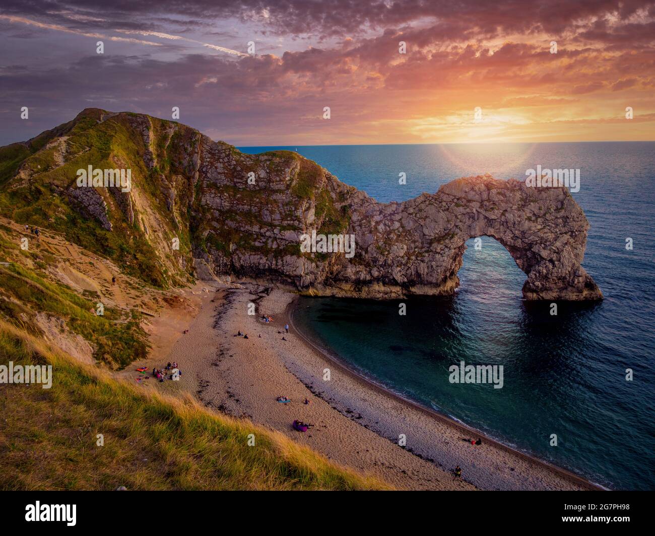 Famosa porta Durdle in Inghilterra - vista del tramonto Foto Stock