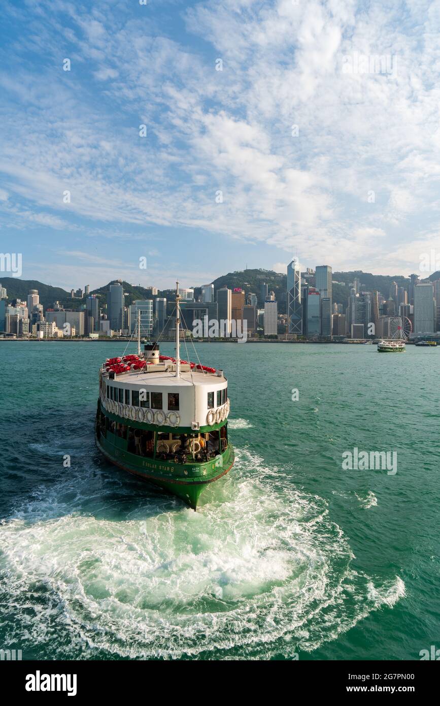 Star Ferry è quasi lì, Tsim Sha Tsui, Kowloon. (Aprile 2021) Foto Stock