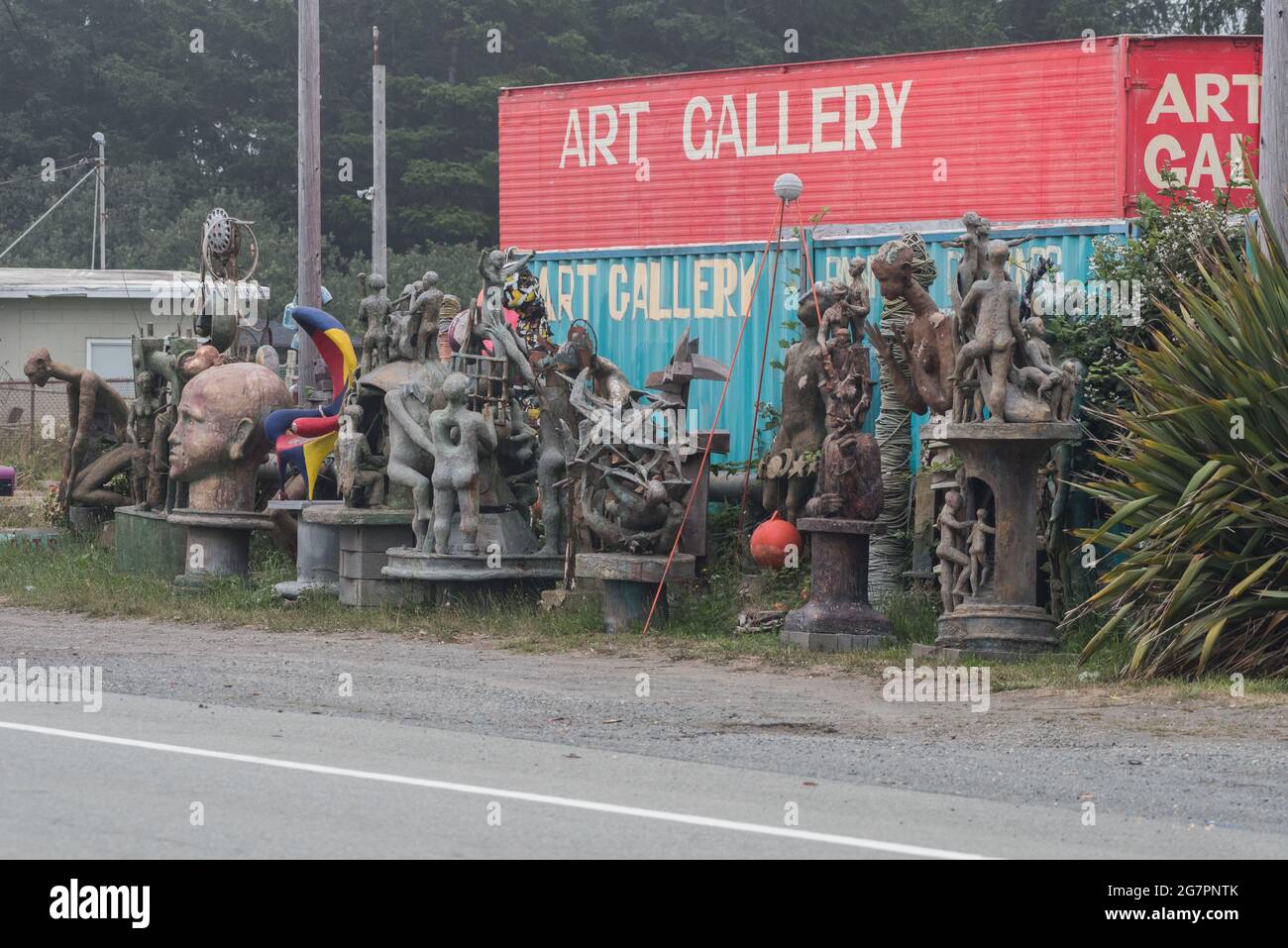 Una galleria d'arte a bordo strada nell'estremo nord della California sulla costa occidentale degli Stati Uniti. Foto Stock