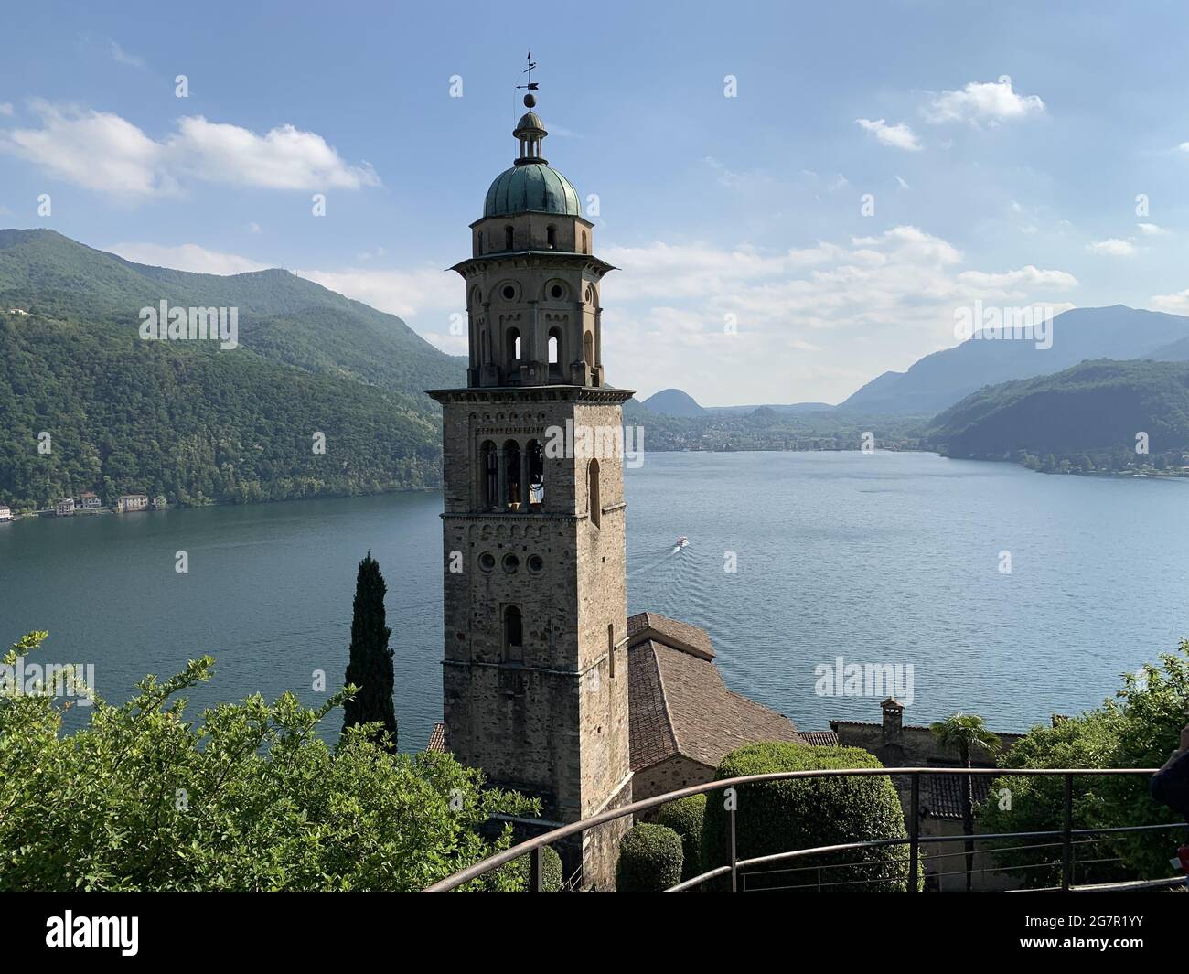 Bella foto della Chiesa Santa Maria del Sasso chiesa cattolica a Morcote, Svizzera Foto Stock