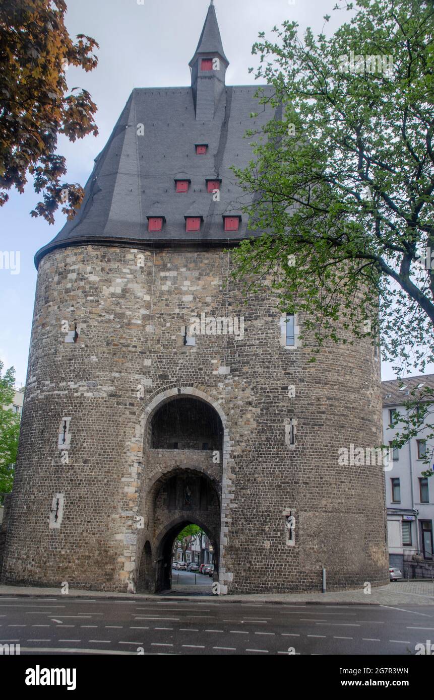 Aachen-Das Aachener Marschiertor ist eines der imposantesten erhaltenen Stadttore. Foto Stock