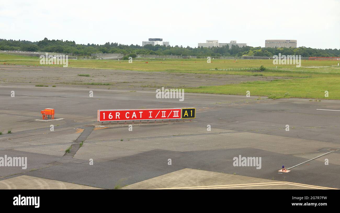 segnaletica sulla taxiway per le indicazioni per l'aeroporto Foto Stock