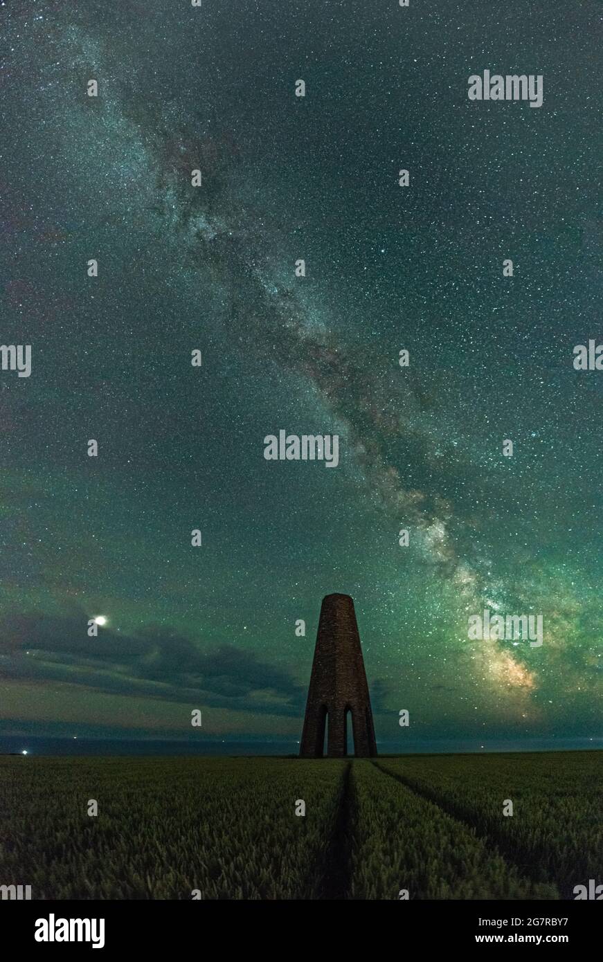 Milky Way oltre il Daymark, Kingswear, Dartmouth, Devon, Inghilterra, Europa Foto Stock