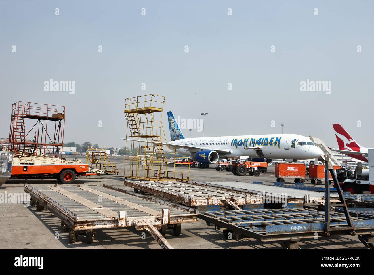 Iron Maiden, ed Force One, Boeing 757-23A G-OJIB, Anyhere Back, World Tour, Aeroporto di Mumbai, Aeroporto Internazionale Sahar, Aeroporto Internazionale Chhatrapati Shivaji, CSIA, Bombay, Mumbai, Maharashtra, India, Asia Foto Stock