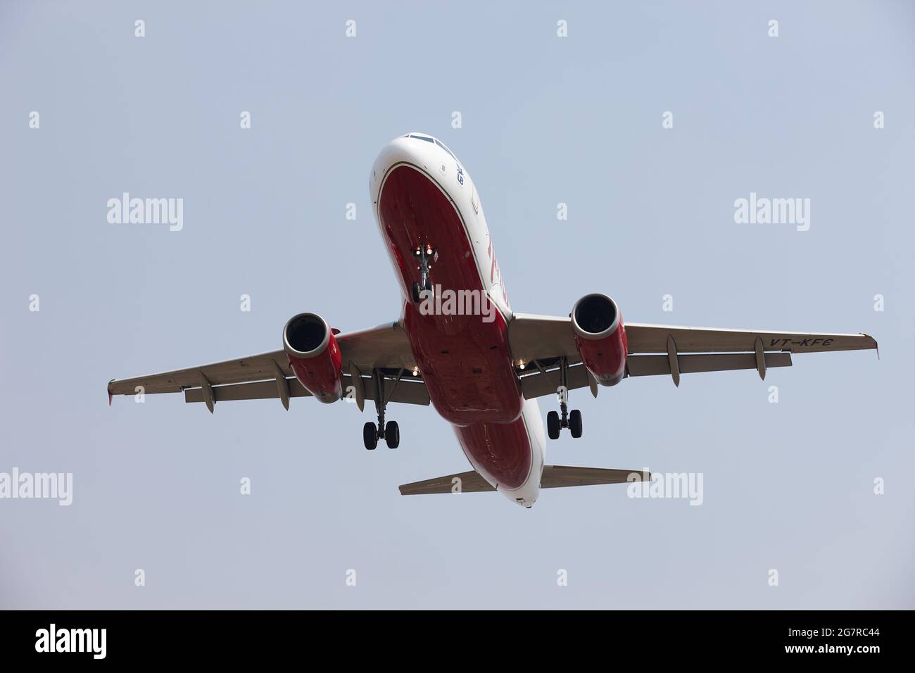 Decollo aereo, aeroporto di Mumbai, aeroporto internazionale Sahar, aeroporto internazionale Chhatrapati Shivaji, CSIA, Bombay, Mumbai, Maharashtra, India, Asia Foto Stock
