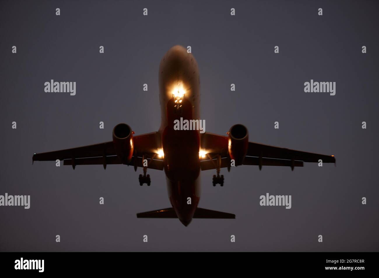 Decollo aereo, aeroporto di Mumbai, aeroporto internazionale Sahar, aeroporto internazionale Chhatrapati Shivaji, CSIA, Bombay, Mumbai, Maharashtra, India, Asia Foto Stock